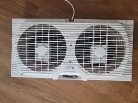 Cz319wtwm2 Comfort Zone 3-speed Dual Blade Window Fan - White Tested 25 In 12