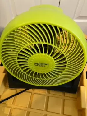 Czhv8t Comfort Zone 8 Inch 3-speed Wall-mountable High-velocity Fan With Plastic Blades