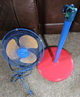 Ds-1502 Duracraft 35 Inch Pedestal Floor Fan Ocillates Tilts Multicolored 3 Speeds Works