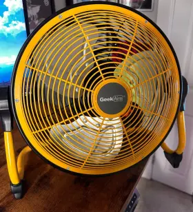 Geek Aire 445018554528 12 Inch Portable Battery Operated Fan With Metal Blade 360 Vertical Tilt