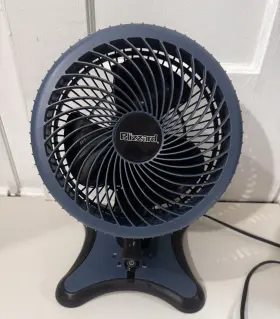 Holmes Haof951t Blizzard Table Fan 3-speed Comfort Control Thermostat Blue