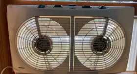 Hawf2072 Holmes 1996 Twin Oscillating 4-speed Window Fan Used Occasionally #2