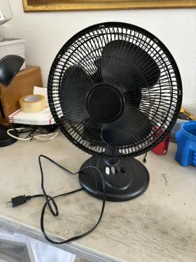 896951 House To Home Intertek Fan Oscillating Table Top 18 Inch Black 3 Speed Cooling