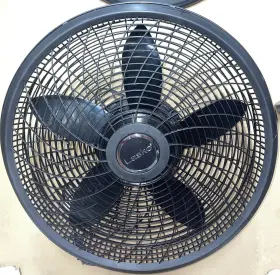 1823 Lasko Pedestal Fan Black Widespread Oscillating Adjustable-height 3-speed