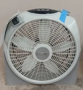 3440 Lasko Wind Tunnel 20 Inch 3-speed #3440 With 2 Remotes Control 24 Height Great Cond