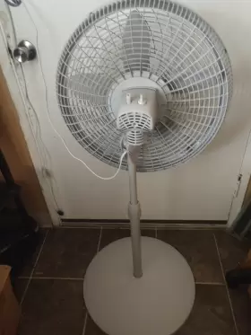 8351 Lasko Off-white 18-inch Adjustable Oscillating 3-speed Pedestal Fan-used/g #2