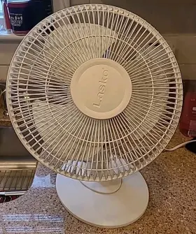 D12525 Lasko 12 Inch Oscillating Performance 3 Speed Table Fan - White