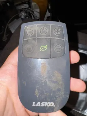 E243103 Lasko 6 Button Fan / Heater Remote With Green Leaf Used Takes 2 Aaas