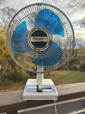 F-1208 Panasonic 9 Inch Portable Desk / Table Vintage Fan