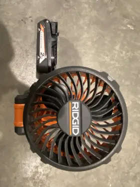 R860723 Ridgid 18v Brushless Cordless Magnetic Clamp Fan With Used Battery