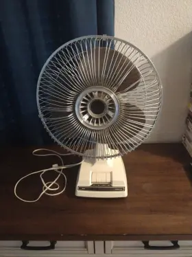 453-80120 Sears Roebuck 12 Inch Oscillating 3-speed Fan Smoke Blades Model #453-80120. A