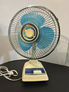 Tatung Lb-9 Vintage Oscillating Fan 2-speed 17 Inch Tall Desk Blue Blades Works