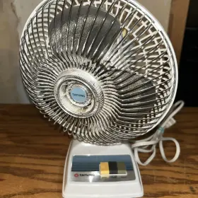 Le-7bep-1 Tatung Vintage 7 Inch 2 Speed Oscillating Desk Fan Le-7bep