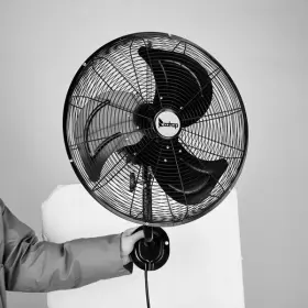 Universal 629722776422 18ftft High Velocity Wall Mount Fan Oscillating Industrial With 3 Speed Vent
