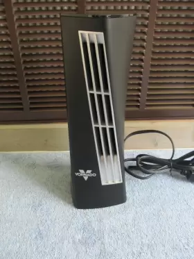 Vornado 043765012819 Helix2 Portable Compact Desktop Quiet Personal Tower Fan Oscillating
