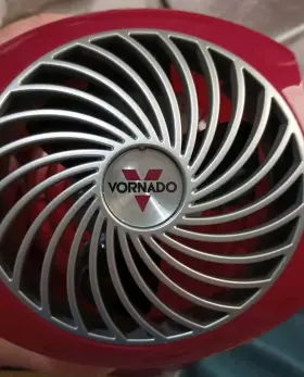 Vornado 043765018149 Personal Desktop Fan Air Circulator Rasberry 2 Speed V6 Flippi Read #2