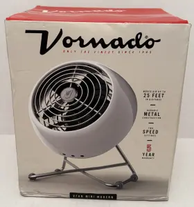 Cr1-0283-43 Vornado Vfan Mini Electric Fan Retro Design 2 Speed Small Desk Air Circulator