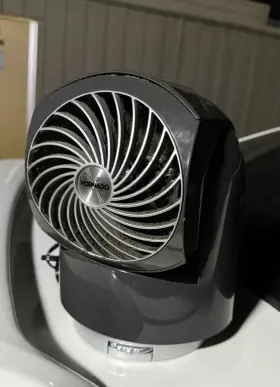 Cr1-0395-82 Vornado V10 Flippi Personal Circulating 3 Speed Fan Tilt Oscillating