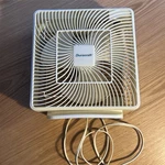 Vtg Duracraft Versatile 2 Speed Desk Table Floor Box Fan DB-101 Ivory. Fixed Price $24.99.